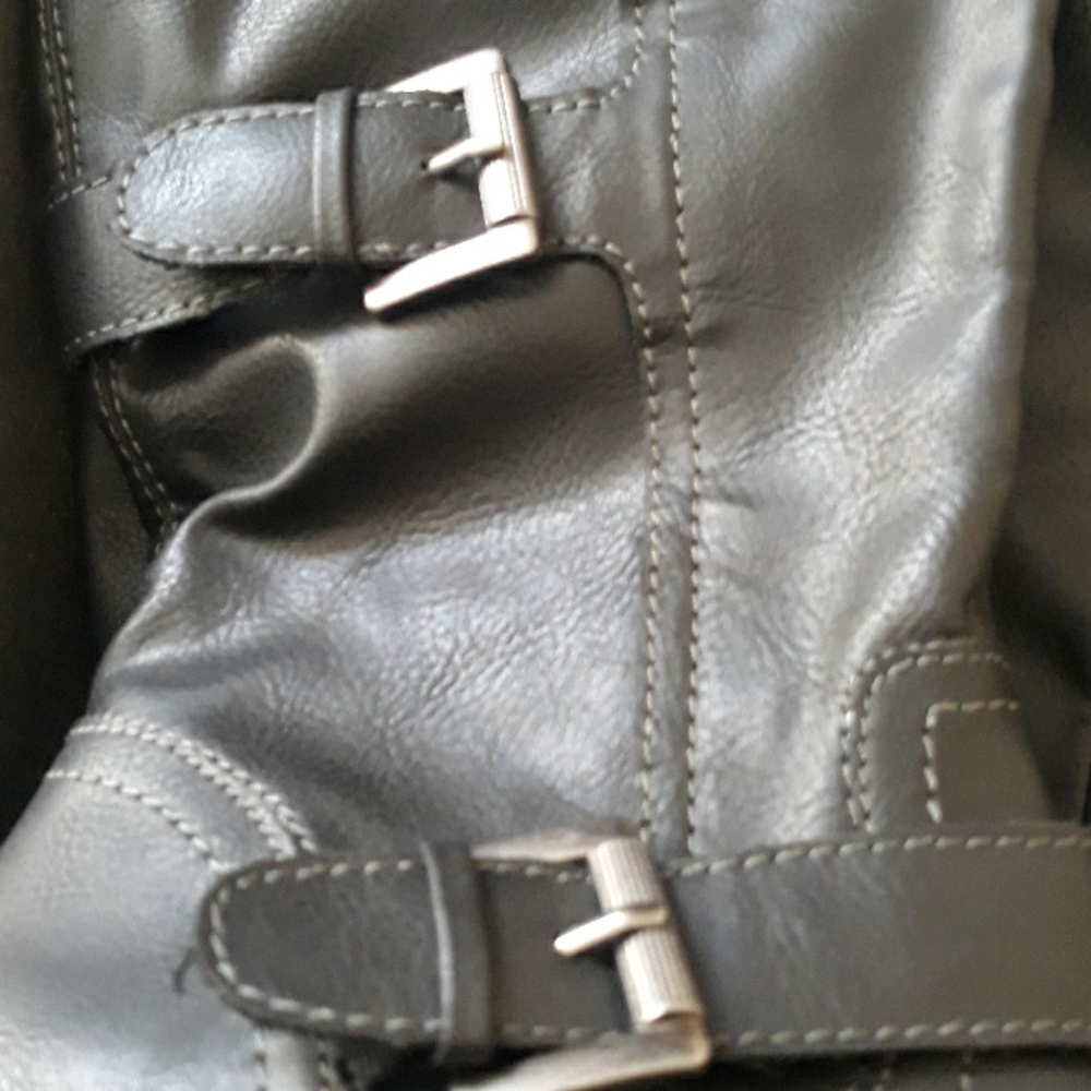 Boots - Picture 3 of 6